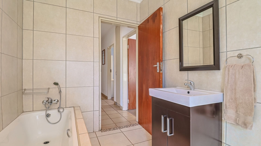 3 Bedroom Property for Sale in Safari Gardens North West